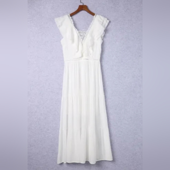 SIZE Large White Bohemian Maxi Dress with lace and ruffles V-neckline Light. - Picture 2 of 13